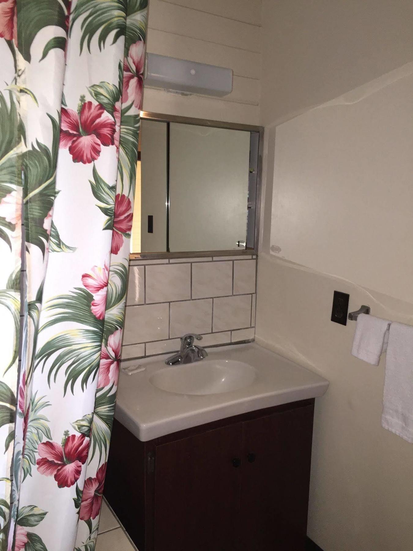 Dolphin Bay Hotel Hilo Eksteriør billede
